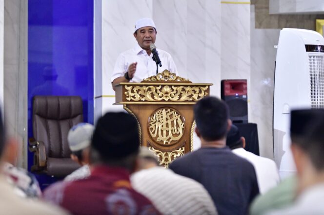 
Danny: Mari Makmurkan Masjid 99 Kubah yang Jadi Ikon Kota Makassar   