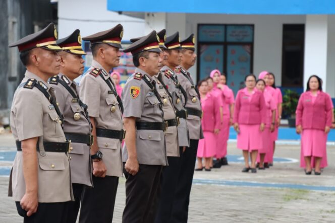 
Kapolres Pimpin Upacara Sertijab dan Pelantikan Wakapolres Serta Beberapa Pejabat Lain Lingkup Polres Toraja Utara
