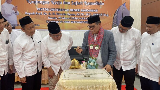 
Rektor UNM Prof Husain Syam, Safari Ramadan dan Peresmian Aula Gedung UNM Kampus VI Bone: Memperkuat Jejak Pendidikan