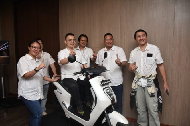 
Astra Motor Sulawesi Selatan Resmi Kenalkan Honda EM1 e: dan Honda EM1 e: PLUS