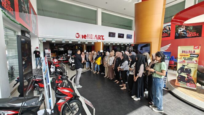 
Kartini Muda Bangga Menjadi Generasi #Cari_Aman, Perkuat Peran Perempuan dalam Safety Riding