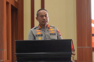 Kapolrestabes Makassar  Kombes.Pol.M.Ngajib berikan sambutan di acara silaturahim dengan Dewan Lorong Kecamatan Rappocini.