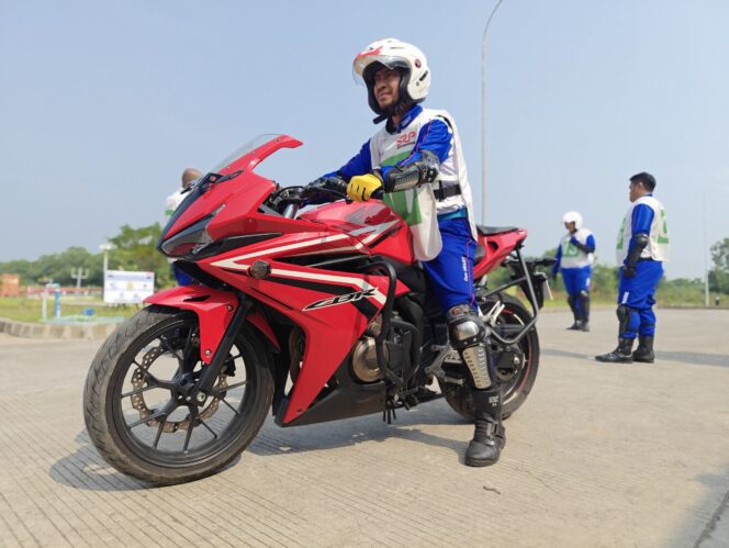 
Berkendara #Cari_Aman di Jalan Raya dengan Memahami Area Blind Spot