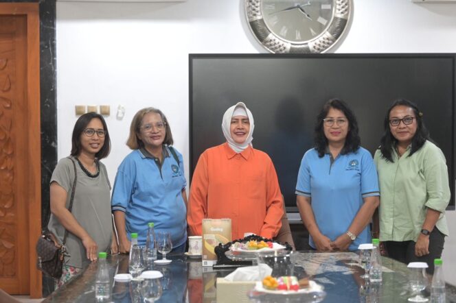 
Indira Yusuf Ismail Dukung PWKI Tingkatkan Kebersihan Pantai