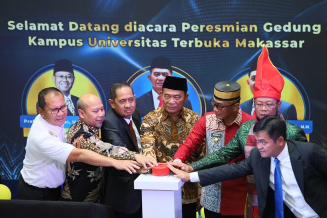 
Danny Pomanto Apresiasi Gedung Baru Universitas Terbuka Pakai Solar Panel Dukung Low Carbon City