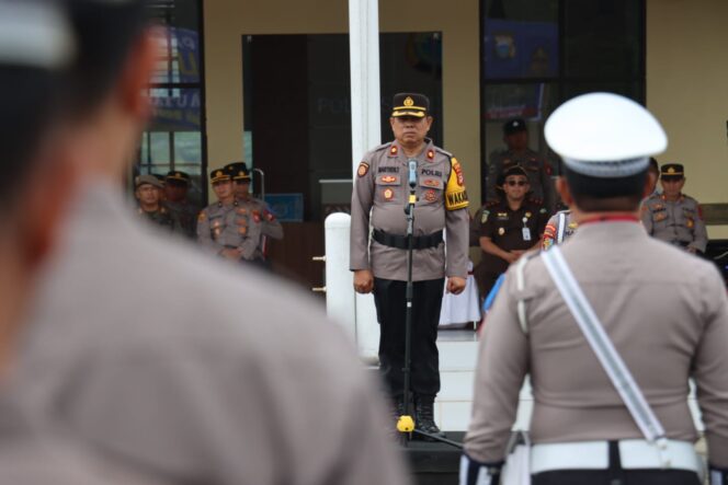 
Cek Kesiapan, Wakapolres Toraja Utara Pimpin Apel Gelar Pasukan Ops Patuh 2024