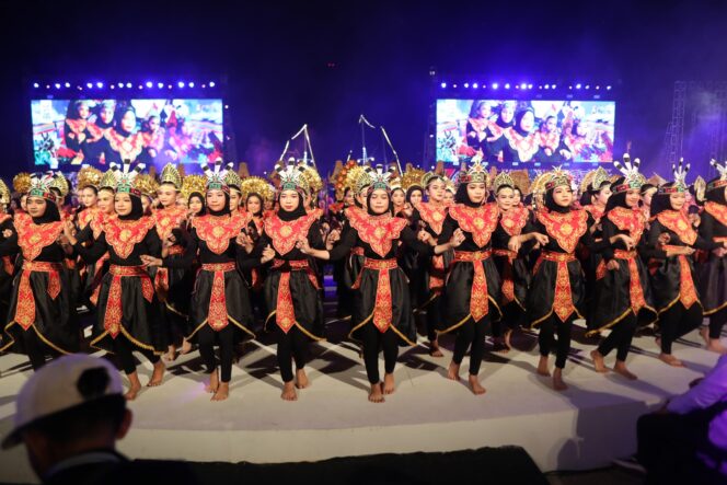 
F8 2024 Bertajuk The Unity, Tampilkan Tari Nusantara oleh 400 Siswa Se-SMP Makassar