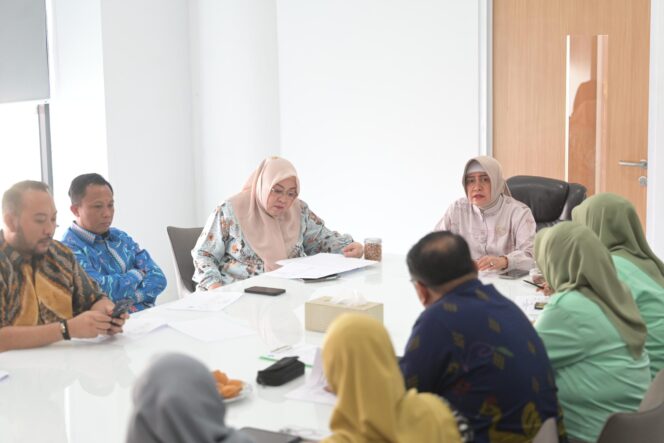 
Indira Yusuf Ismail Pimpin Rapat Persiapan SMEP Tingkat Provinsi Bersama Kepala OPD