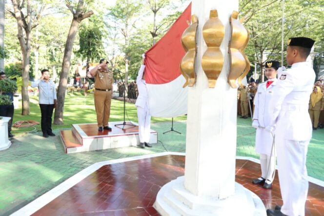 
Pemkot Makassar Gelar Upacara Bendera Peringati Hari Kebangkitan Nasional ke-116