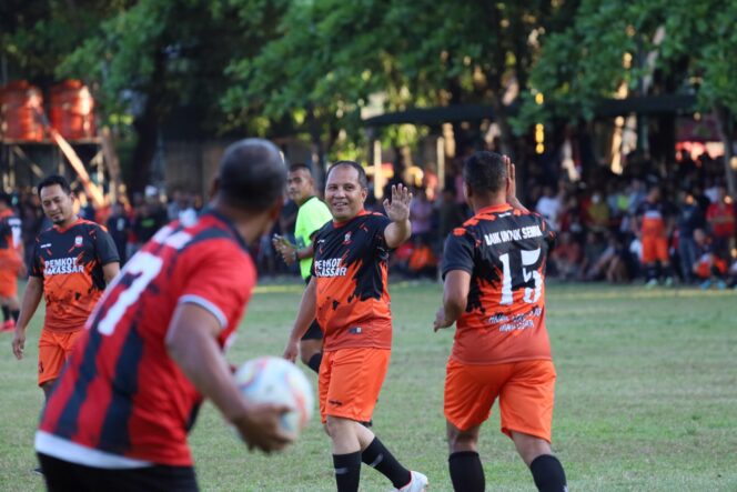 
Laga Eksebisi Danny Pomanto VS Prof Zudan Arif Tutup Turnament Wali Kota Cup 2024 Makassar