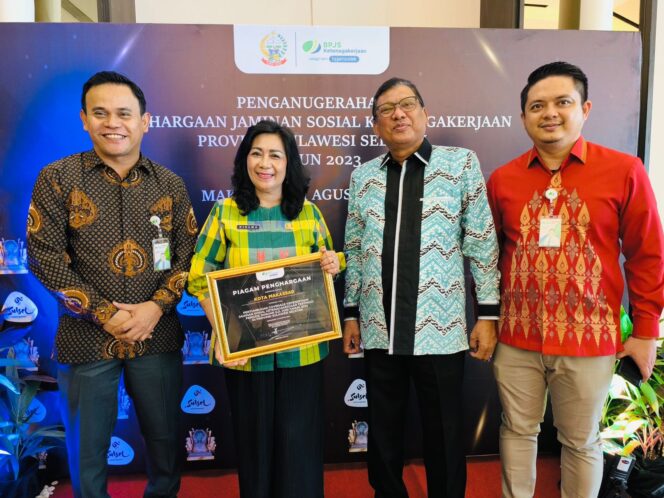 
Disnaker Makassar Terima Penghargaan BPJS Ketenagakerjaan atas Pertumbuhan Jamsostek Tertinggi di Sulsel