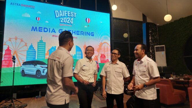 
Pemaparan program DAIFEST 2024 oleh para pemimpin Cabang dan Head Region Daihatsu IBT. 
