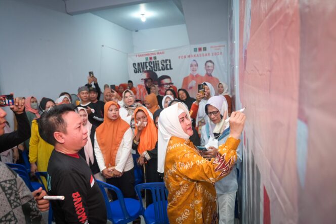 
Indira Yusuf Ismail Resmikan Posko Pemenangan di Barombong, Tuai Sorakan INIMI Walikota ta’