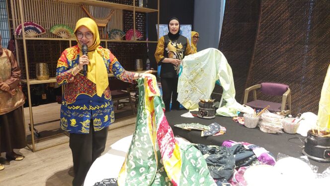 
Hotel Mercure Merayakan Hari Batik Nasional 2024