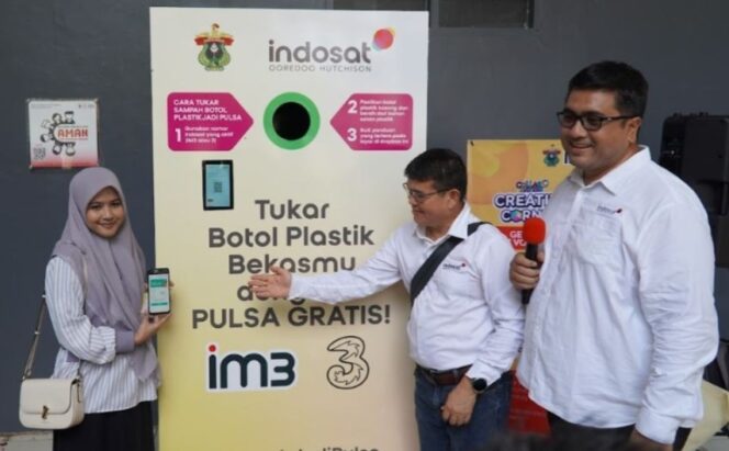 
Peduli Lingkungan, Indosat Ooredoo Hutchison Inisiatif Sampah Jadi Pulsa di Unhas