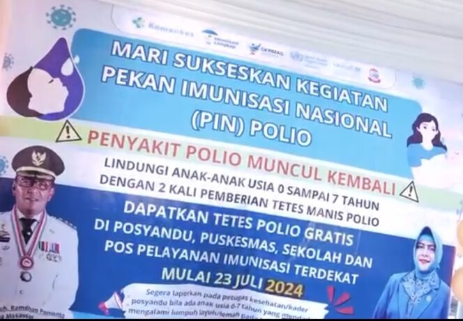 
Indira Yusuf Ismail Berikan Vaksin Polio ke Anak di Posyandu Asoka Tamalate