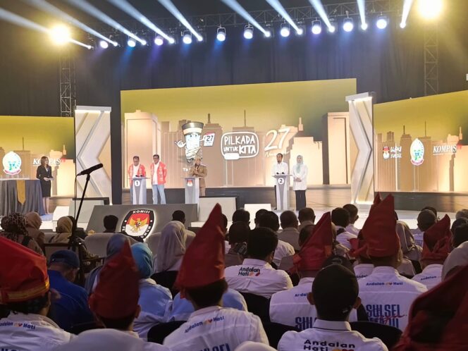 
Dua Paslon Pilgub Sulsel Hadiri Debat Perdana KPU