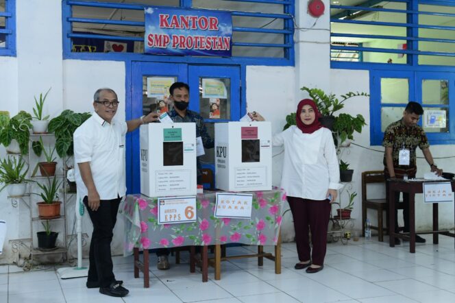 
Salurkan Hak Suara bersama Keluarga, Calon Wawali Aliyah Mustika : Mari Membersamai Pesta Demokrasi dengan Damai