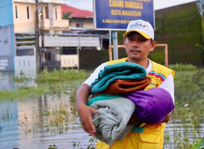 
					Indosat Ooredoo Hutchison Salurkan Bantuan ke Korban Banjir di Makassar