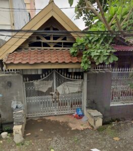 Rumah kosong di Jalan Emy Saelan yang menjadi target pencurian kayu bayam untuk tiang penyangga rumah