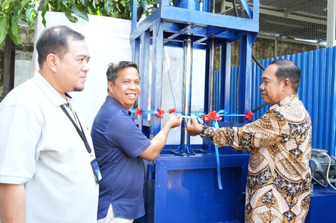 
					Pelindo Group Wilayah Kerja Makassar Bantu Masyarakat Kelola Sampah