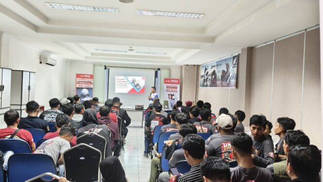 
110 Peserta dari Komunitas PCX Makassar Ikuti Sharing dan Edukasi Honda