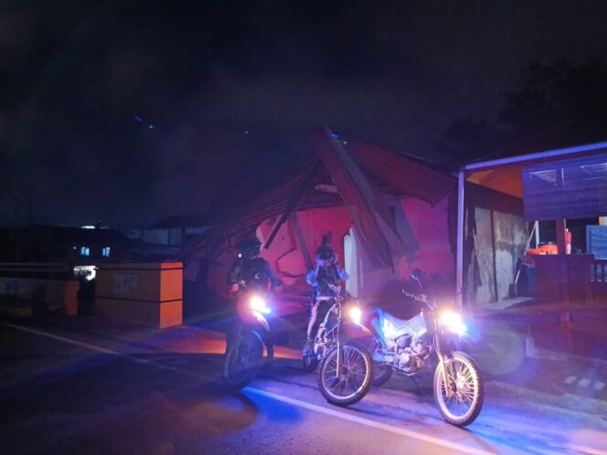 
Polsek Jajaran Polres Toraja Utara Tingkatkan Patroli Blue Light Jaga Situasi Kamtibmas