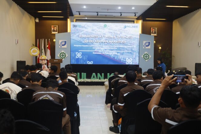
Pelindo Gelar Awareness untuk TKBM dan TK Bagasi Pelabuhan Makassar