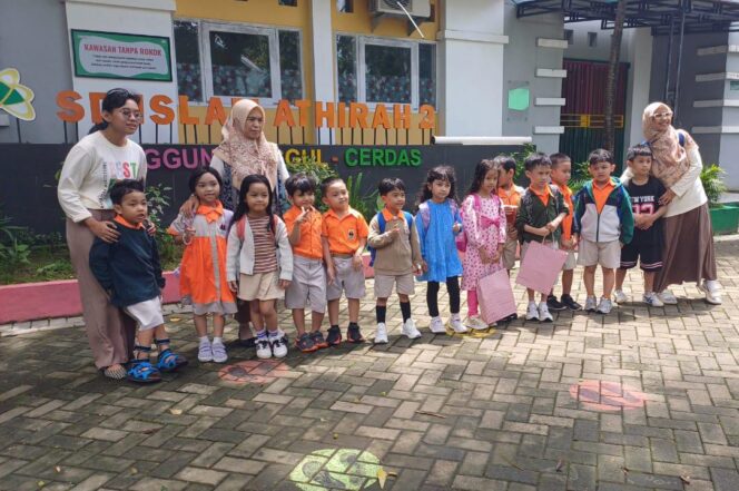 
Siswa Makassar Montessori School Ikuti Trial Class di SD Islam Athirah 2