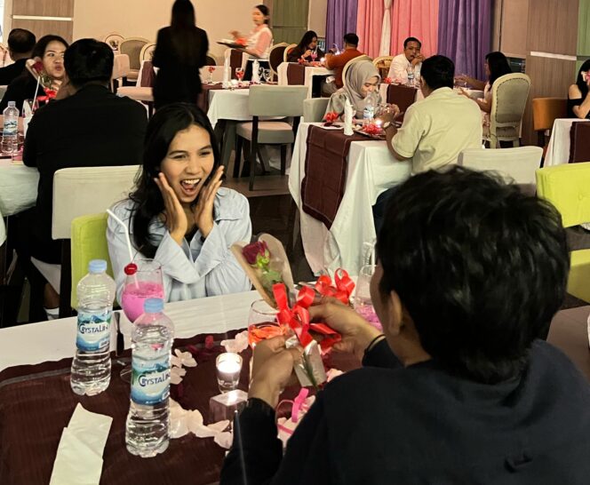 
Romantic Dinner, Dalton Hotel Dipenuhi Puluhan Pasangan dan Keluarga
