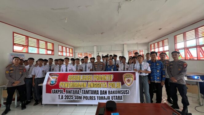 
SDM Polres Toraja Utara Gelar Sosialisasi Proaktif Penerimaan Anggota Polri di SMAN 3