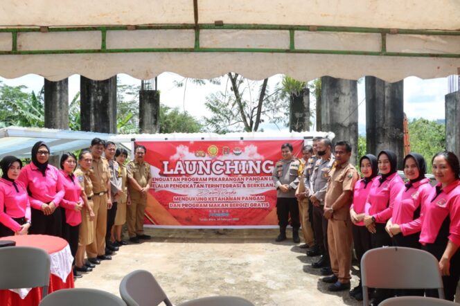 
Polres Toraja Utara Bersama Bhayangkari Ikuti Launching Penguatan Program P2L Berbasis Terintegrasi dan Berkelanjutan
