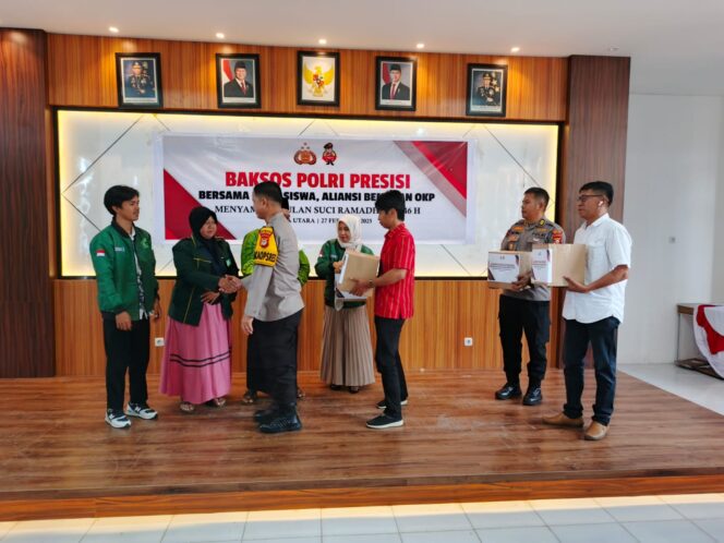 
Sambut Ramadan, Polres Toraja Utara Salurkan Ratusan Paket Sembako   