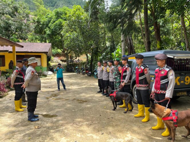 
Bersama Polres Toraja Utara, K9 Polda Sulsel Temukan 2 dari 12 Jenazah Makam Yang Tertimbun Longsor di Rindingallo