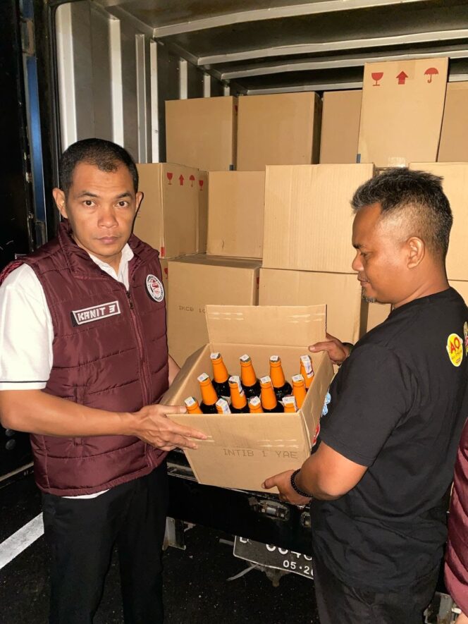 
					Satreskrim Polresta Bandung Amankan Ribuan Botol Miras
