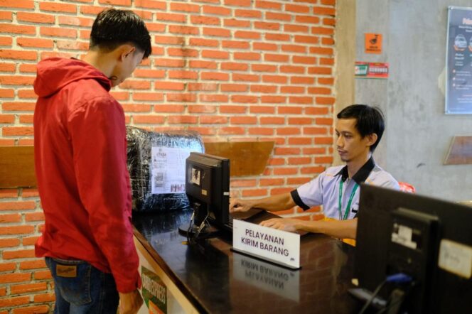 
Cahaya Bone Siap Antar Paket tanpa Khawatir