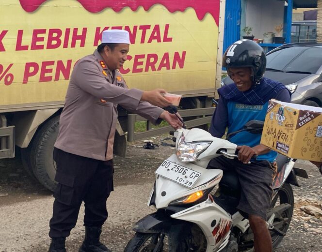 
Gandeng BPS Gereja Toraja, Kapolres Toraja Utara Kembali Berbagi Takjil Jelang Buka Puasa