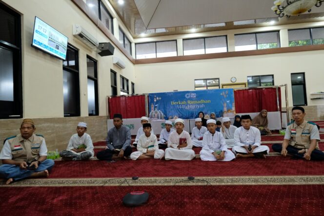 
YBM UIP Sulawesi Buka Puasa Bersama dan Serahkan 26 Paket Bantuan ke Dhuafa