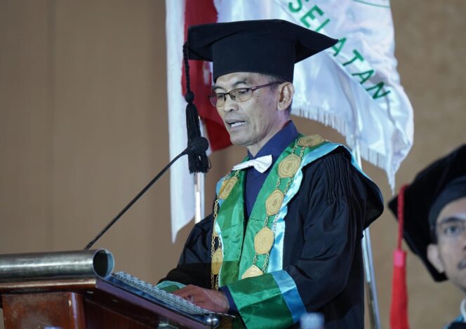 
Universitas Cokroaminoto Raih Apresiasi Berbagi Pihak di Gelaran Wisuda dan Dies Natalis ke 34