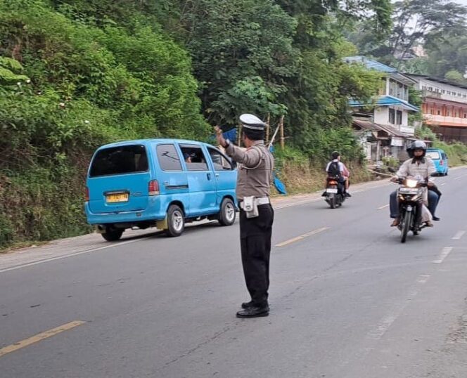 
Wujudkan Kamseltibcarlantas, Satlantas Polres Toraja Utara Intens Gelar Pengaturan Lalu Lintas