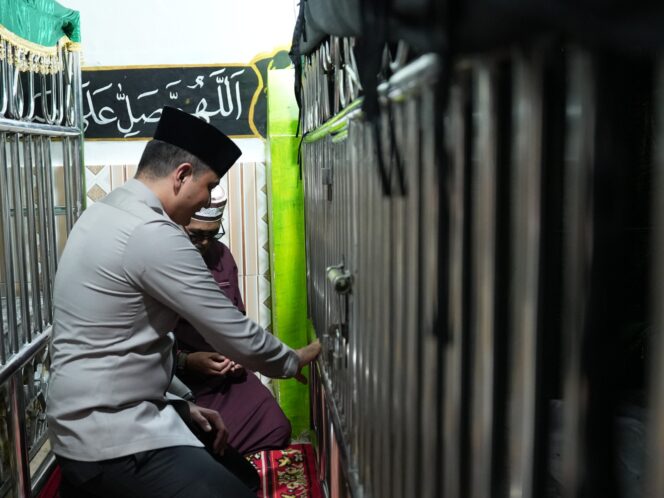 
Kapolres Gowa Ziarah Jumat Makam Ulama Besar Syekh Yusuf