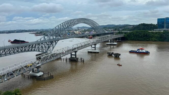 
Pelindo Bantu Evakuasi Kapal Tongkang Milik PT SKA di Samarinda