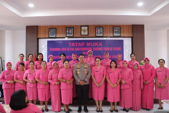 
					Kapolres Toraja Utara : Polri dan Bhayangkari Saling Menguatkan dan Melengkapi