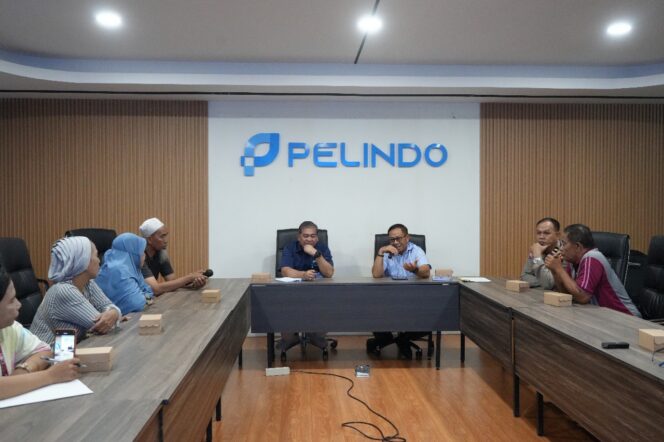 
Ciptakan Lingkungan yang Bersih, Pelindo Gelar Sosialisasi bagi PK5 di Pelabuhan Makassar